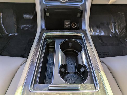 Certified 2020 Lincoln Continental AWD image 18