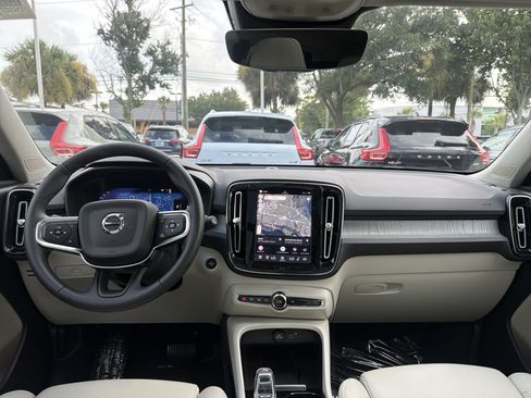 Certified 2023 Volvo XC40 B5 Plus w/ Protection Package Premier AWD/4WD image 29
