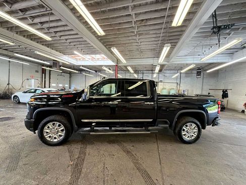 Used 2025 Chevrolet Silverado 2500 High Country w/ High Country Premium Package AWD/4WD image 4