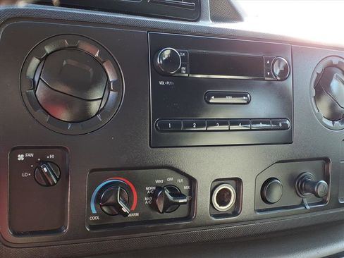 Used 2010 Ford E-250 and Econoline 250 E-250 image 8