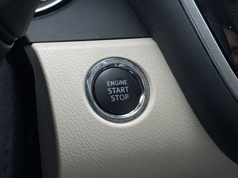 Used 2022 Toyota Camry XLE image 23