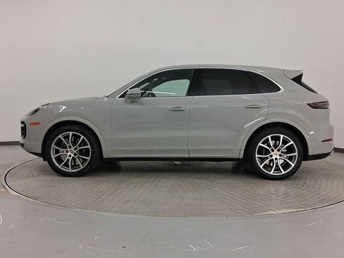 Certified 2022 Porsche Cayenne Turbo image 2