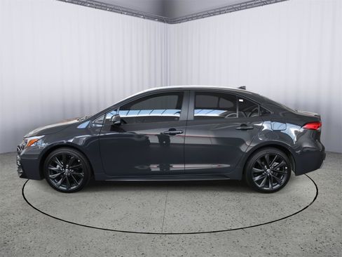 Used 2024 Toyota Corolla SE w/ SE Premium Package FWD image 4