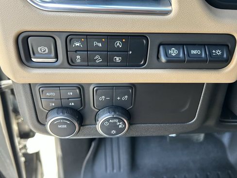 Used 2024 Chevrolet Tahoe Premier w/ Premium Package 2 AWD/4WD image 18