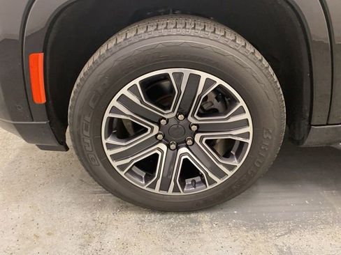 Used 2024 Jeep Wagoneer 4WD w/ Premium Group I image 30