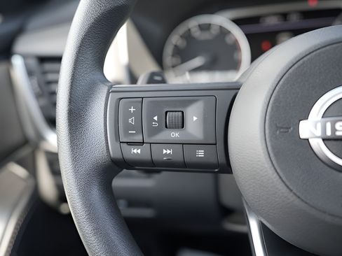 Used 2024 Nissan Rogue SV AWD/4WD image 26