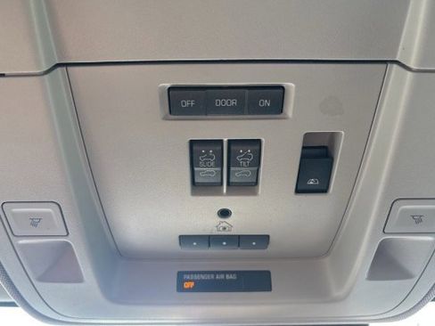 Used 2018 Chevrolet Silverado 1500 High Country image 32