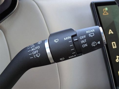 Used 2023 Land Rover Range Rover SE image 25