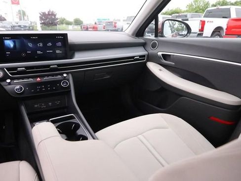 Used 2025 Hyundai Sonata SEL FWD image 25