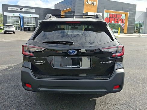 Used 2023 Subaru Outback Premium image 10