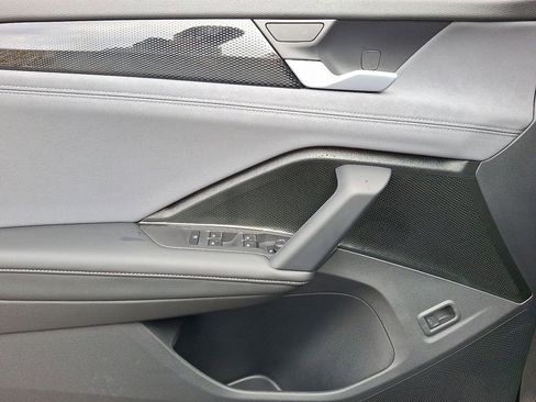 New 2026 Volkswagen Tiguan SE image 8