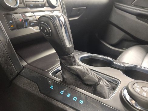 Used 2018 Ford Explorer XLT w/ Equipment Group 202A AWD/4WD image 26