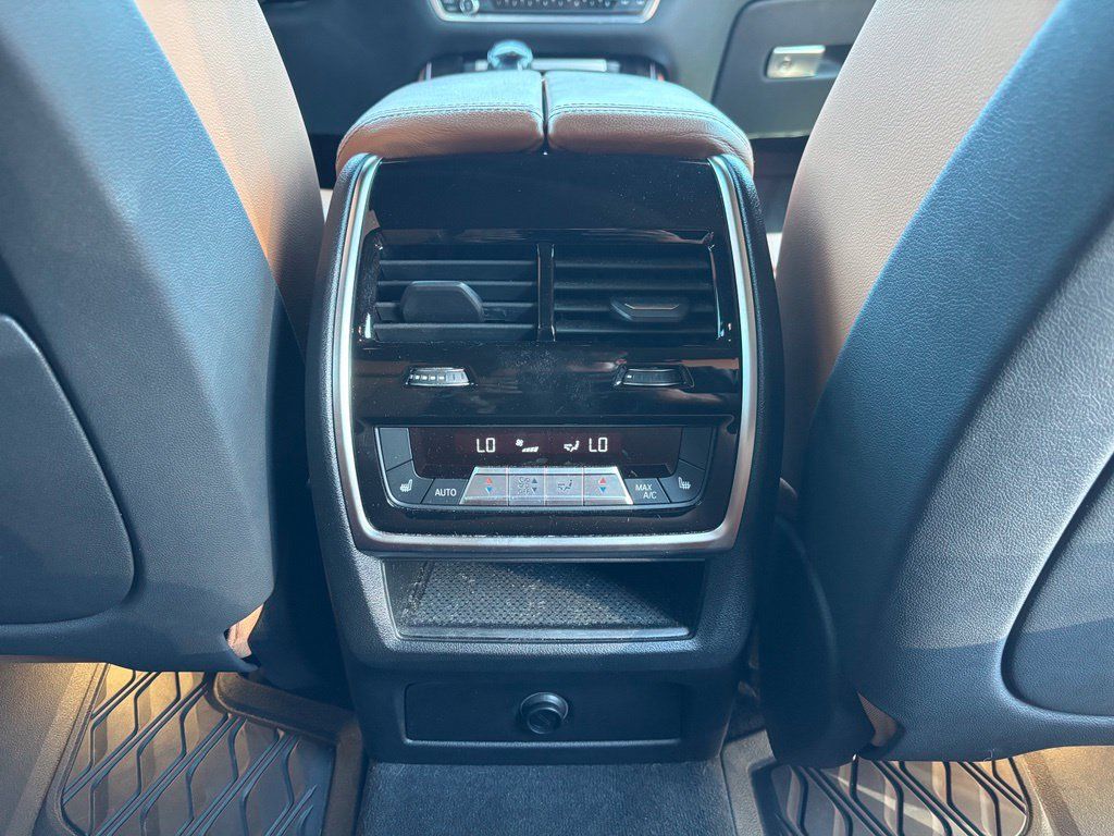 Used 2019 BMW X5 xDrive40i w/ Premium Package 2 AWD/4WD image 29