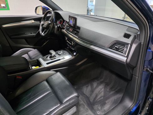 Used 2020 Audi Q5 2.0T Premium w/ Titanium Sport Package image 26