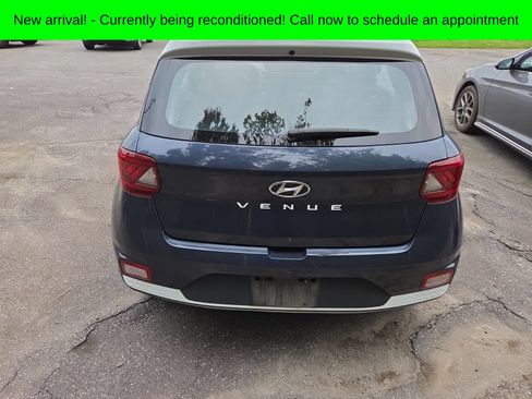 Used 2022 Hyundai Venue Limited FWD image 6