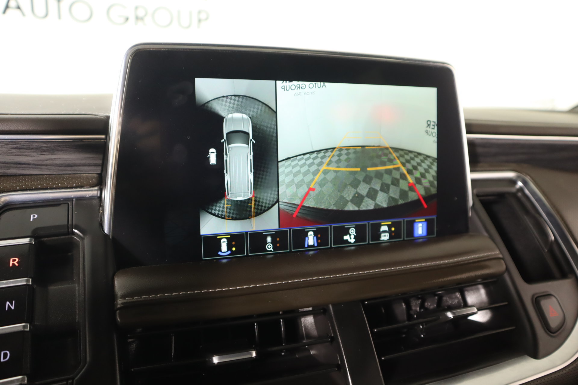 Used 2023 GMC Yukon SLT w/ SLT Premium Package AWD/4WD image 6
