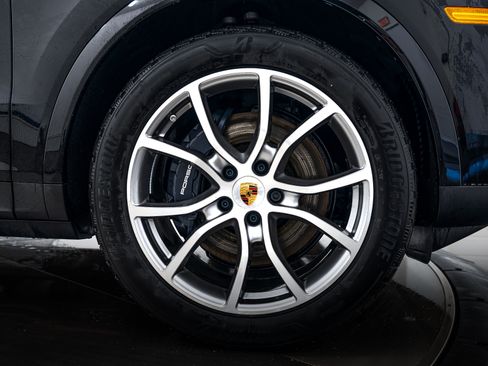 Certified 2026 Porsche Cayenne AWD/4WD image 11
