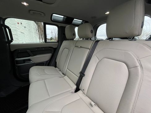 Used 2024 Land Rover Defender 110 SE image 28