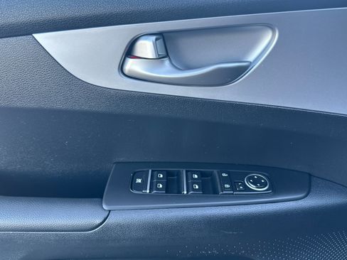 Used 2024 Kia Forte LXS image 12