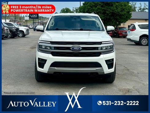 Used 2022 Ford Expedition XLT AWD/4WD image 2