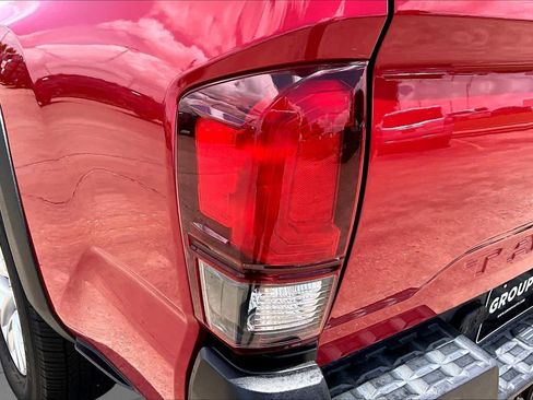 Used 2020 Toyota Tacoma SR5 AWD/4WD image 28