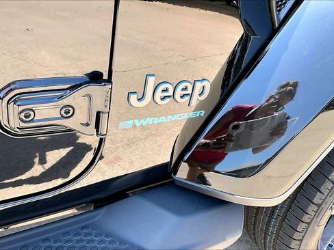 Used 2024 Jeep Wrangler Unlimited AWD/4WD image 11
