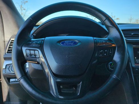 Used 2016 Ford Explorer XLT w/ Equipment Group 202A image 26