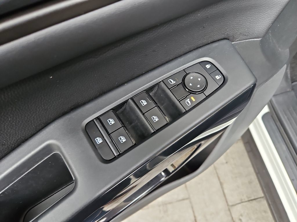Used 2024 Nissan Pathfinder SV FWD image 25