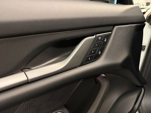 Used 2025 Porsche Taycan 4 image 8