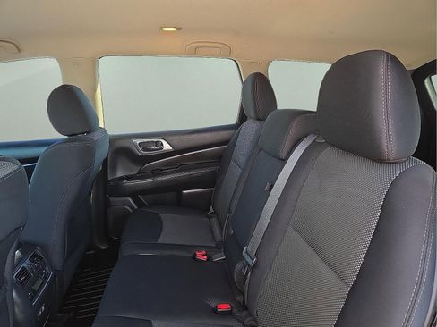 Used 2019 Nissan Pathfinder SV image 10