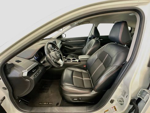 Used 2024 Nissan Altima 2.5 SR FWD image 13