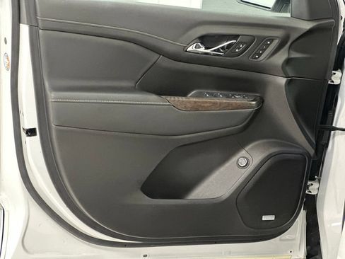 Used 2021 GMC Acadia Denali w/ Denali Technology Package FWD image 17