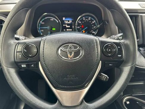Used 2018 Toyota RAV4 LE Plus image 20