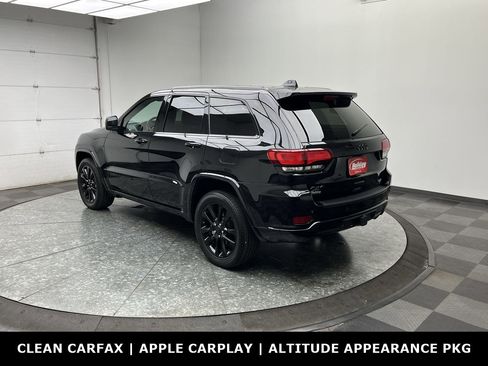 Used 2022 Jeep Grand Cherokee Laredo X AWD/4WD image 2