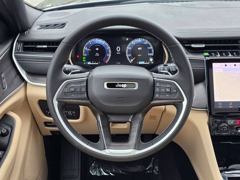 New 2025 Jeep Grand Cherokee Limited AWD/4WD image 7