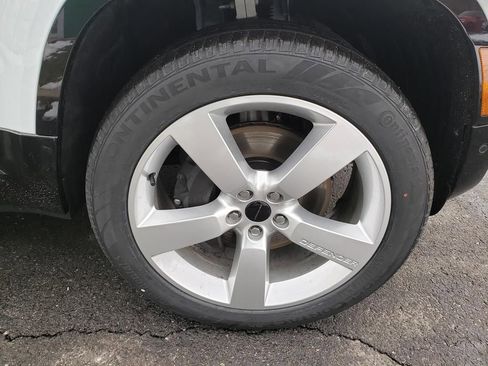 New 2026 Land Rover Defender 130 X-Dynamic SE image 27