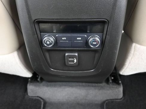 Used 2019 Buick Enclave Essence FWD image 12