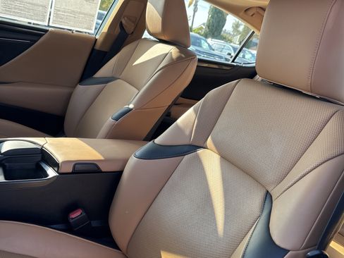 Used 2022 Lexus ES 300h image 26