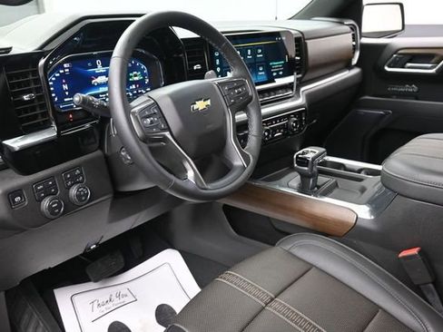 Used 2025 Chevrolet Silverado 1500 High Country w/ Z71 Off-Road Package AWD/4WD image 14