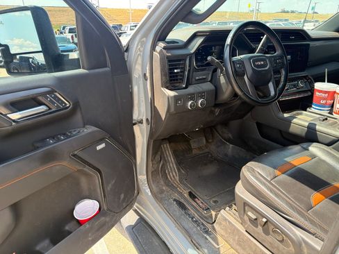 Used 2024 GMC Sierra 2500 AT4 w/ AT4 Premium Plus Package AWD/4WD image 12