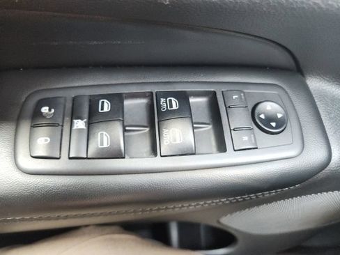 Used 2018 Jeep Grand Cherokee Altitude RWD image 29