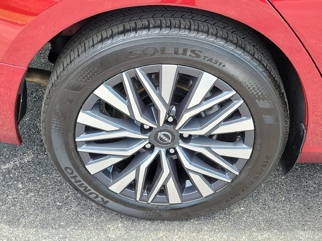 Used 2025 Nissan Altima 2.5 SV FWD image 6