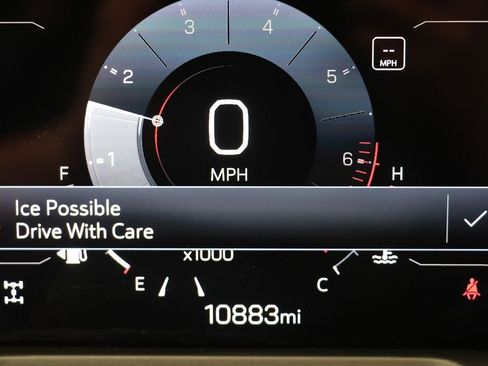 Used 2024 GMC Acadia AT4 w/ Luxury Package image 22