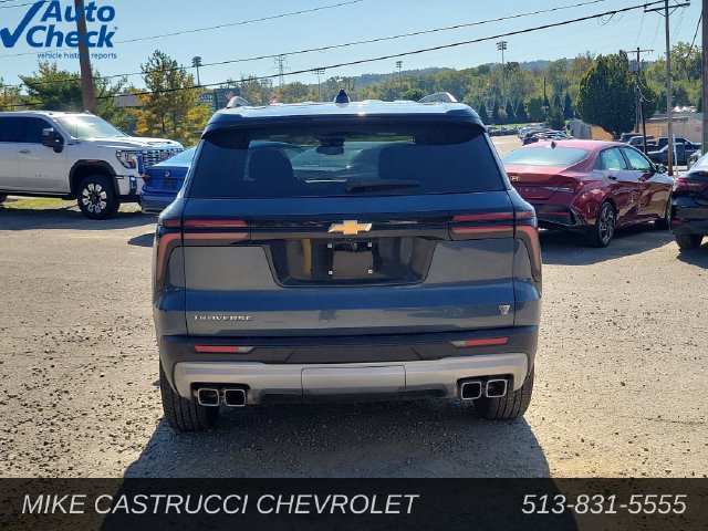 Used 2025 Chevrolet Traverse LT w/ Driver Confidence Package FWD image 4