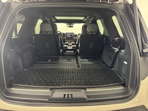Used 2024 Lincoln Navigator Reserve w/ Monochromatic Package AWD/4WD image 14