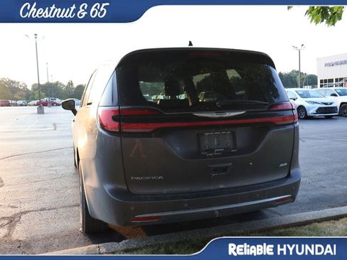 Used 2023 Chrysler Pacifica Touring-L AWD/4WD image 17