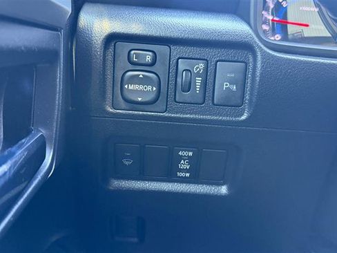 Used 2017 Toyota 4Runner Limited AWD/4WD image 29