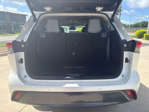 Used 2020 Toyota Highlander Limited FWD image 12