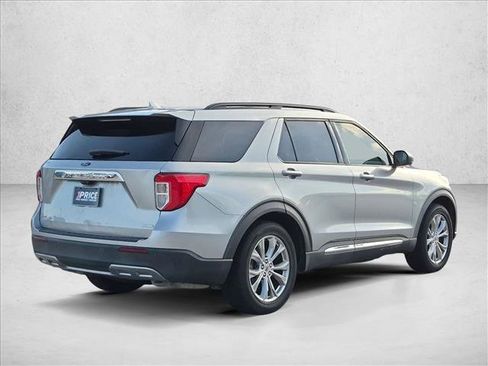 Used 2020 Ford Explorer XLT w/ Equipment Group 202A RWD image 5