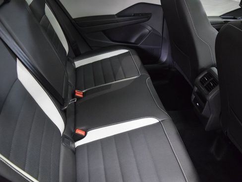 New 2025 Volkswagen Taos SEL image 6